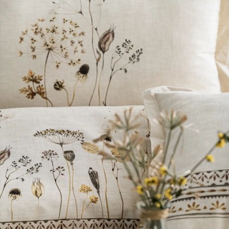 lenjerie de pat Taren din bumbac prespalat cu imprimeu digital, crem cu flori de camp si borduri decorative