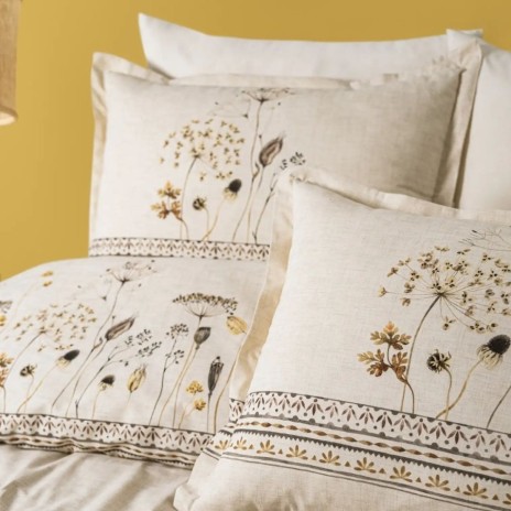 lenjerie de pat Taren din bumbac prespalat cu imprimeu digital, crem cu flori de camp si borduri decorative