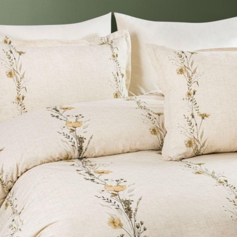 Lenjerie de pat Yoan din bumbac prespalat cu imprimeu digital, crem cu flori delicate si borduri decorative