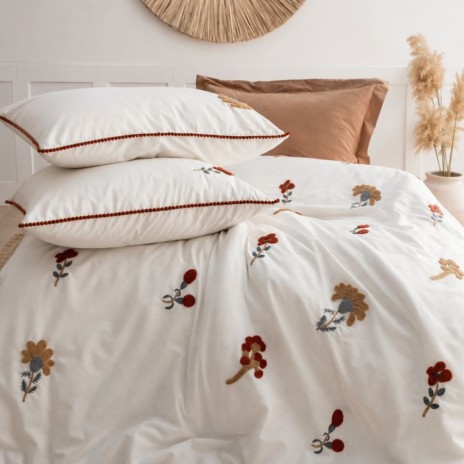 Lenjerie de pat Zaira din bumbac natural cu broderii florale in relief, 6 piese, Saheser Home