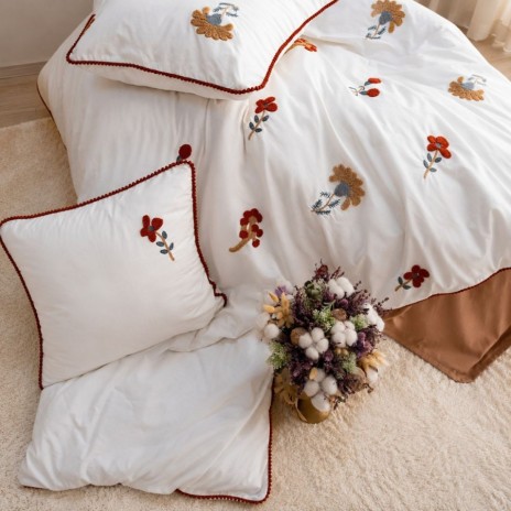 Lenjerie de pat Zaira din bumbac natural cu broderii florale in relief, 6 piese, Saheser Home