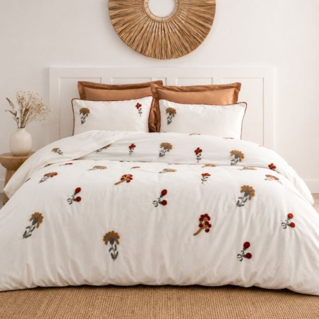 Lenjerie de pat Zaira din bumbac natural cu broderii florale in relief, 6 piese, Saheser Home