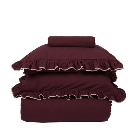 Lenjerie de pat flanel Josef cherry bordo First Choice, model uni cu volane decorative si contur crem