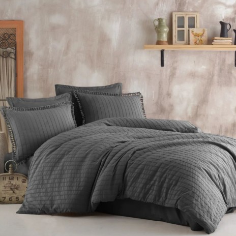 Lenjerie de pat jacquard ranforce Estina V7 gri antracit cu textura in dungi fine si design elegant