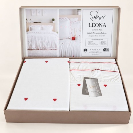 lenjerie de pat Leona alba cu inimioare rosii Saheser Home