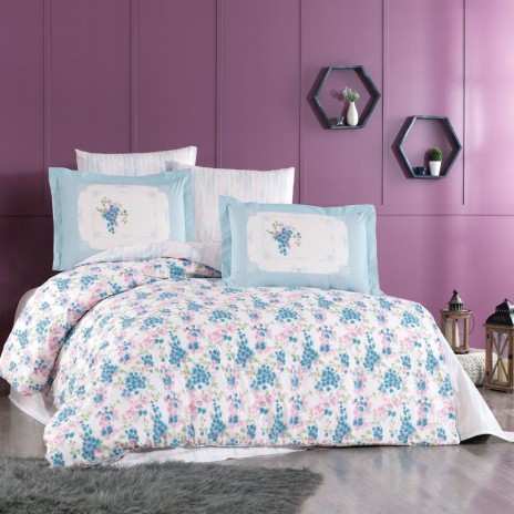 Lenjerie de pat cu flori albastre și roz pe fundal alb, Perla Pink, set de 4 piese