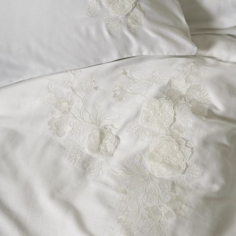 Lenjerie de pat din bumbac satin cu broderie florală alba