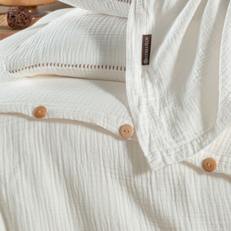 Lenjerie de pat din muselină Henna Crem, 100% bumbac organic, design elegant și respirabil, nasturi cu aspect de lemn natural