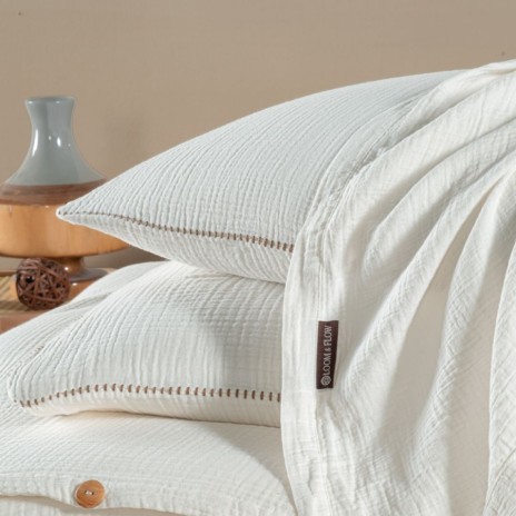 Lenjerie de pat din muselină Henna Crem, 100% bumbac organic, design elegant și respirabil, nasturi cu aspect de lemn natural