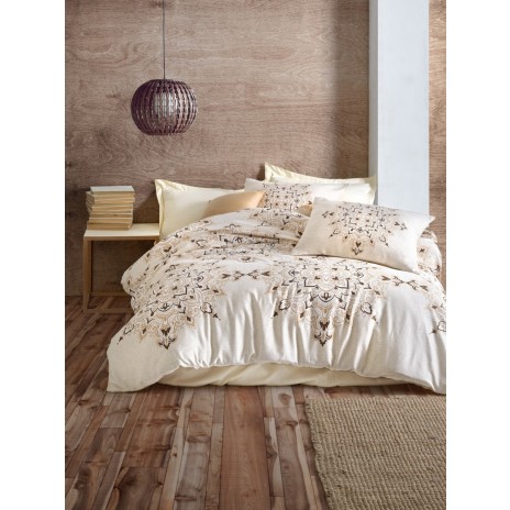 Lenjerie de pat bumbac satinat premium Laura Brown, culoare crem cu accente maronii și design elegant, perfectă pentru dormitor.
