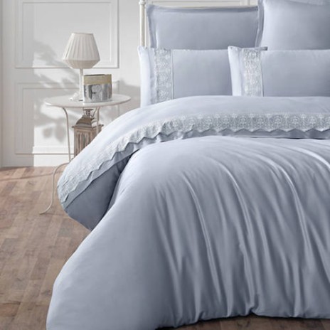 Lenjerie de pat Mona bumbac satinat dublu albastru deschis cu broderie delicată