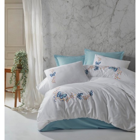 Lenjerie de pat brodată fluturi albastru și alb din bumbac satinat Cotton Box, model Amy Blue, set complet