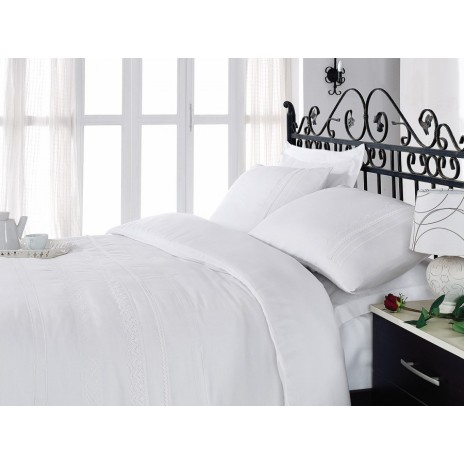 Lenjerie de pat de lux din satin Cotton Box For You White în nuanțe alb, design broderie și dantelă