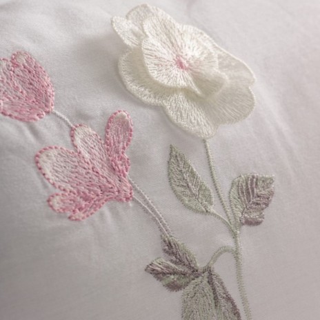 Lenjerie de pat roz și alb, broderii florale, 100% bumbac satinat, set 6 piese.