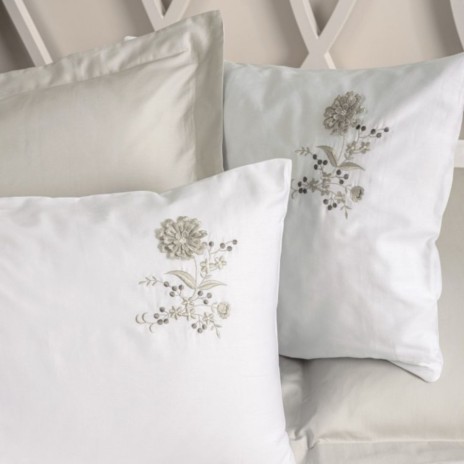 Set lenjerie de pat Cotton Box 3D Satin Brodat cu design floral alb