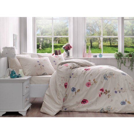 Lenjerie de pat Ranforce Bienna Kirmizi cu design floral în nuanțe de roșu, albastru și roz pe fundal crem.