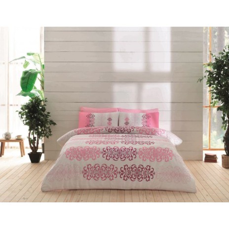 Lenjerie de pat Ranforce Despina Pembe cu design elegant și motive ornamentale în nuanțe de roz și roșu pe fundal alb.
