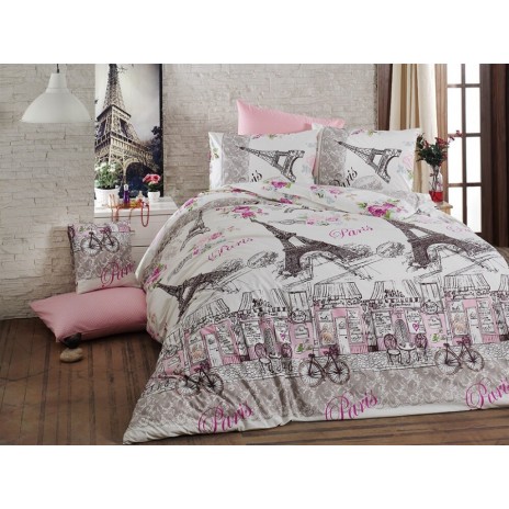 Lenjerie de pat Ranforce Paris cu design romantic și motive pariziene în nuanțe de roz pe fundal alb.