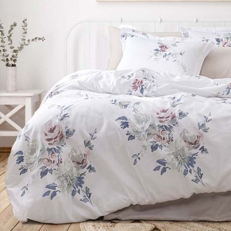 Lenjerie de pat satin de lux 6 piese Class Home Collection Herra Charm Floral cu imprimeu pastel pe fundal alb
