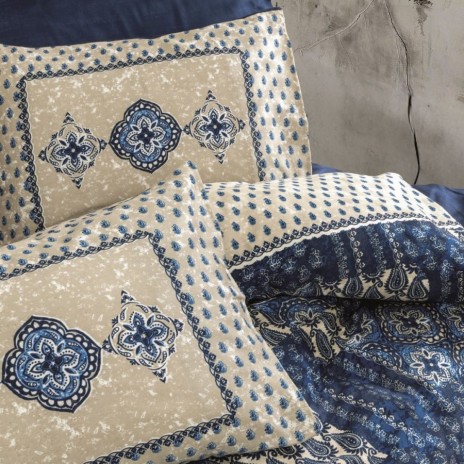 Lenjerie de pat model Stasya Dark Blue, design albastru închis, material bumbac satinat, set 6 piese, motive complexe.