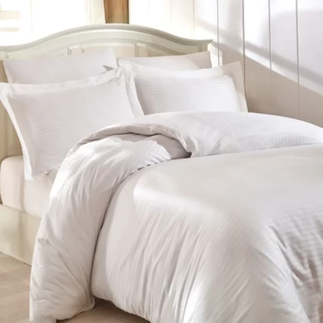 Lenjerie de pat satin de lux Nazenin Home Line Alb, design simplu cu dungi fine, 100% bumbac satinat, set 6 piese