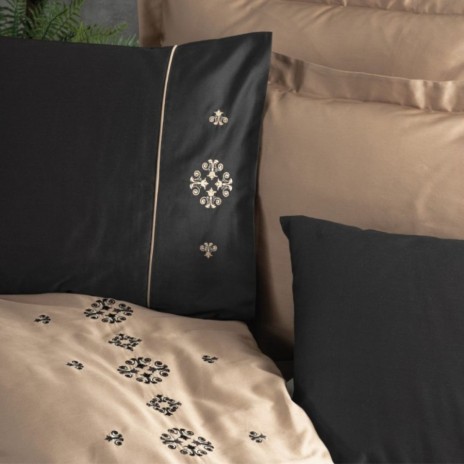 Lenjerie de pat Elisa Maro, bumbac satinat, broderie florală în nuanțe de maro și negru, set 6 piese