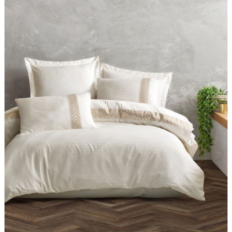 Lenjerie de pat satin de lux Saheser Brillant Ecru, design cu dungi subtile și broderii, 100% bumbac satinat, set 4 piese