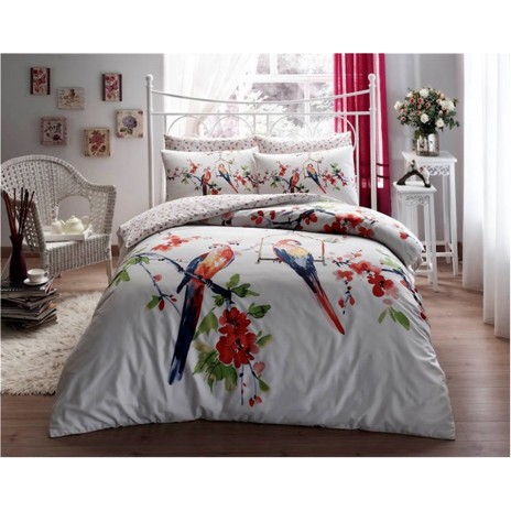 Lenjerie de pat de lux din bumbac satinat, model TAC Parrot, 4 piese, cu papagali colorați și flori tropicale pe fundal alb.