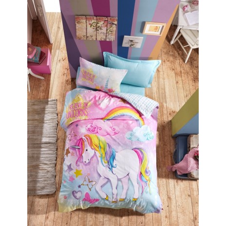 Set de lenjerie de pat pentru copii din bumbac 100% ranforce, moale și confortabil, cu design magic cu unicorni și curcubeie.