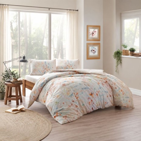 Lenjerie pat 1 persoana TAC Mako Satin July cu model floral pastelat somon bleu si crem pe fundal deschis