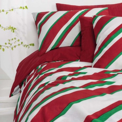 Lenjerie pat Craciun bumbac ranforce Merry Red cu dungi rosii, albe si verzi Cozy Home