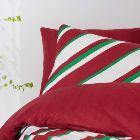 Lenjerie pat Craciun bumbac ranforce Merry Red cu dungi rosii, albe si verzi Cozy Home