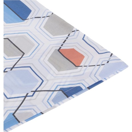 Lenjerie de pat model hexagonal geometric în nuanțe de albastru, portocaliu și gri pe fundal alb, pat dublu, din bumbac 100% ranforce, Tac Sana