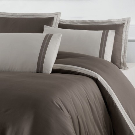Lenjerie pat de lux Alara Maro Iron La Romano, bumbac satinat 300TC, cu broderie si contrast crem