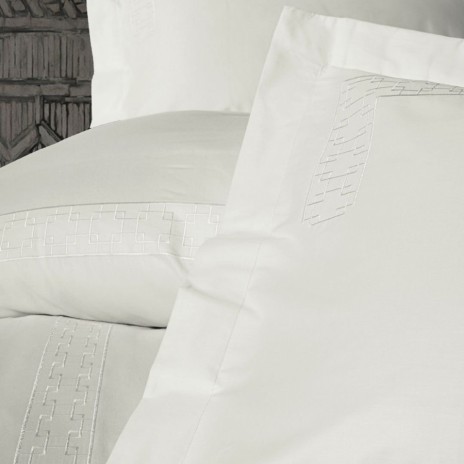 Lenjerie pat dublu bumbac satinat 100%, CottonBox Luxe Ecru cu broderie eleganta