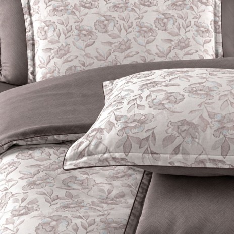 Lenjerie de pat de lux Lucrez Sand La Romano, bumbac satinat 300TC, flori bej si gri taupe