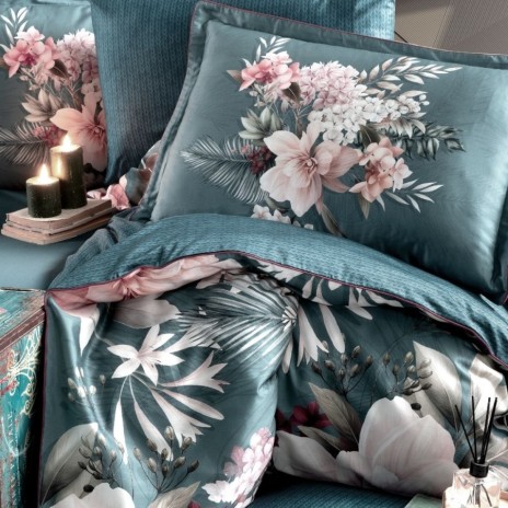 Lenjerie de pat La Romano Annamaria Tapestry bumbac satinat 300 TC cu flori roz pe fundal verde petrol