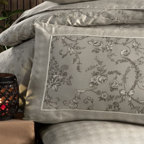 Lenjerie de pat La Romano Dema Bej bumbac satinat 300 TC model floral clasic cu arabescuri bej crem