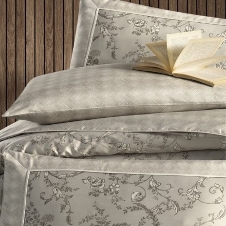 Lenjerie de pat La Romano Dema Bej bumbac satinat 300 TC model floral clasic cu arabescuri bej crem
