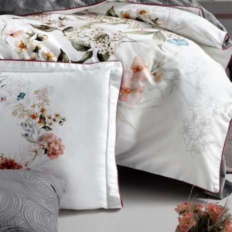 Lenjerie de pat La Romano Floral Grey bumbac satinat 300 TC flori roz piersiciu pe fond alb si model gri
