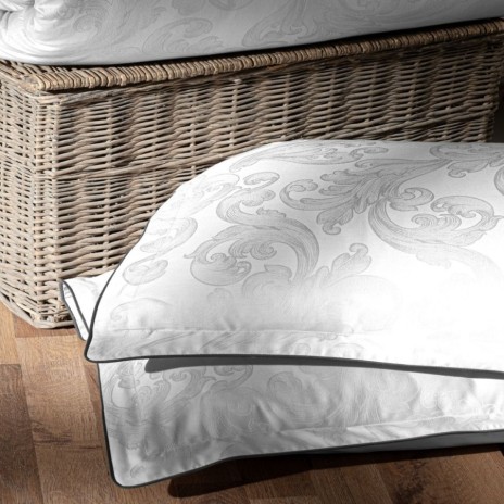 Lenjerie de pat La Romano Vandela Alba bumbac satinat 300 TC model ornamental arabescuri alb pe alb