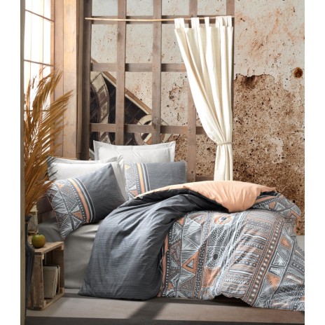 Lenjerie de pat dublu bumbac 100% Ranforce Cotton Box Adiel Grey cu design geometric etnic în nuanțe de gri, portocaliu și alb, modernă și exotică.