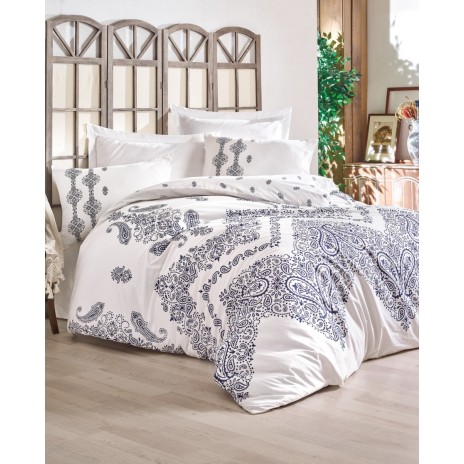 Lenjerie de pat dublu bumbac 100% ranforce Cotton Box Adonis Indigo cu design paisley în nuanțe de albastru și alb.