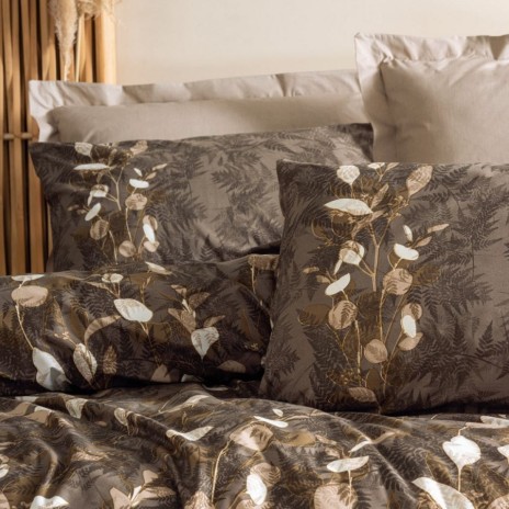 Lenjerie de pat Foresta Bej din bumbac 100% ranforce, brand Cottonbox, cu design floral în tonuri de bej și maro, ideală pentru un decor natural și elegant.