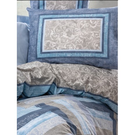 Lenjerie de pat din bumbac ranforce 100% cu model geometric în nuanțe de albastru și gri, decorată cu detalii florale și accente pastelate