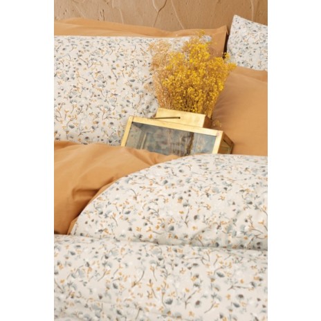 Lenjerie de pat Cottonbox din bumbac 100% ranforce, cu model floral delicat în nuanțe de bej și maro pe fundal crem