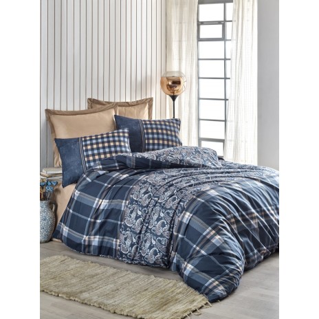 Lenjerie pat dublu bumbac 100% ranforce Cotton Box Silvio Mink, design elegant în carouri și motive paisley în albastru, bej și alb.