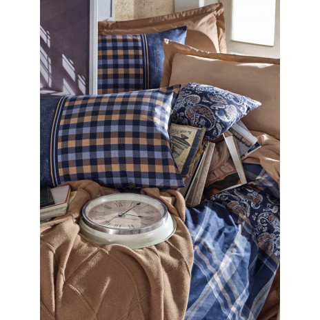 Lenjerie pat dublu bumbac 100% ranforce Cotton Box Silvio Mink, design elegant în carouri și motive paisley în albastru, bej și alb.