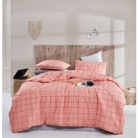 Lenjerie de pat Piga Roz din bumbac 100% ranforce, brand Enlora Home, cu design modern în carouri roz și negre, ideală pentru un decor feminin și contemporan.