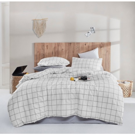 Lenjerie de pat Piga White din bumbac 100% ranforce, brand Enlora Home, cu design modern în carouri alb-negru, ideală pentru un decor minimalist și contemporan.